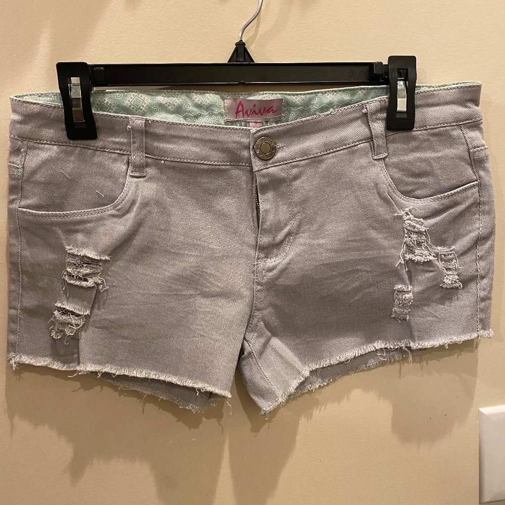 Aviva Distressed Grey Jean Shorts Raw Hem Size 9